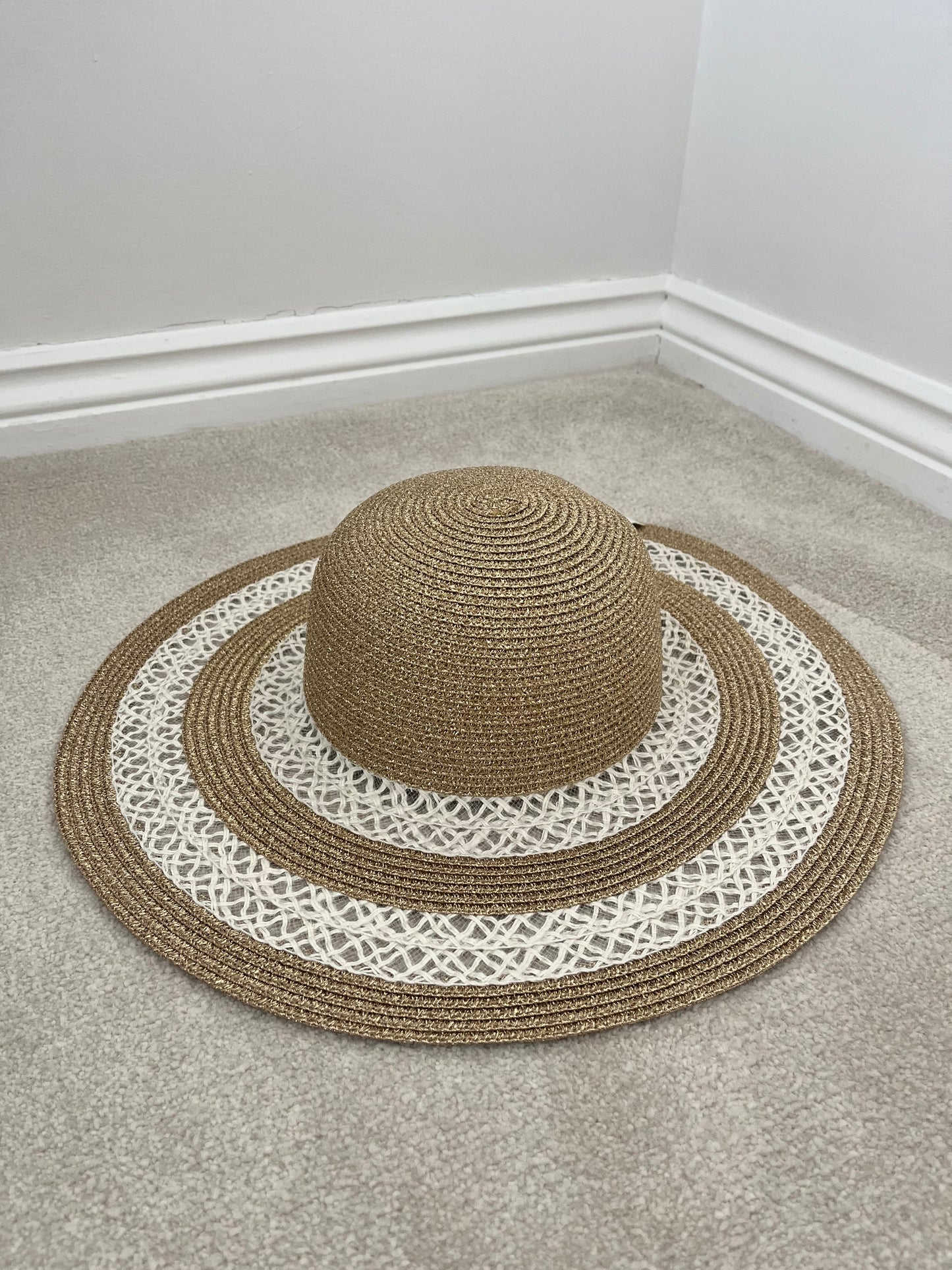 White & Tan Sun Hat